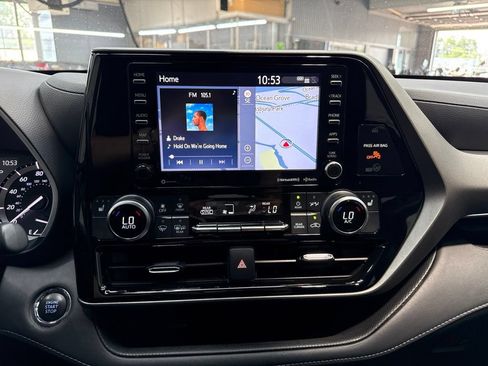 Used 2022 Toyota Highlander XLE AWD/4WD image 23