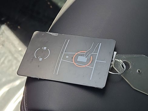 Used 2023 Tesla Model Y Long Range AWD/4WD image 28