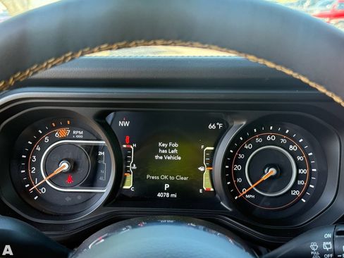Used 2025 Jeep Wrangler Unlimited Sahara w/ Safety Group AWD/4WD image 18