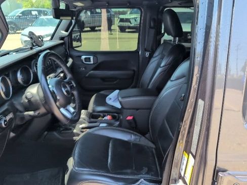 Used 2018 Jeep Wrangler Unlimited Sahara AWD/4WD image 4