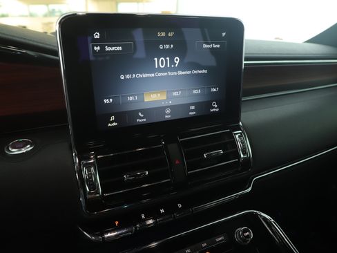 Used 2020 Lincoln Navigator 2WD image 13