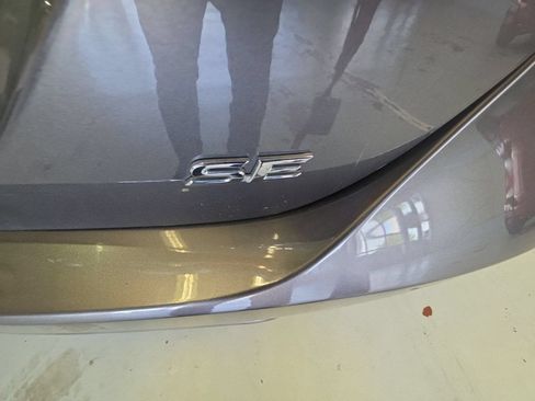 Used 2020 Toyota Camry SE FWD image 5