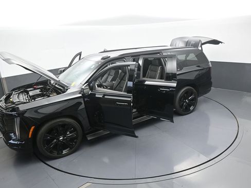 Used 2025 Cadillac Escalade ESV Sport w/ Touring Package image 77