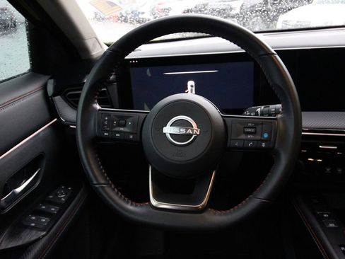 Used 2025 Nissan Kicks SR image 13