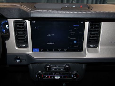 Used 2025 Ford Bronco Outer Banks image 14