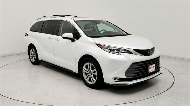 Certified 2022 Toyota Sienna Platinum AWD/4WD image 1