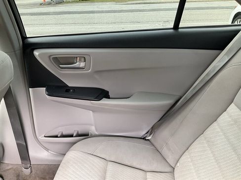 Used 2015 Toyota Camry LE FWD image 15