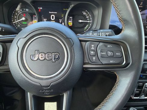 Used 2024 Jeep Wrangler Unlimited AWD/4WD image 17
