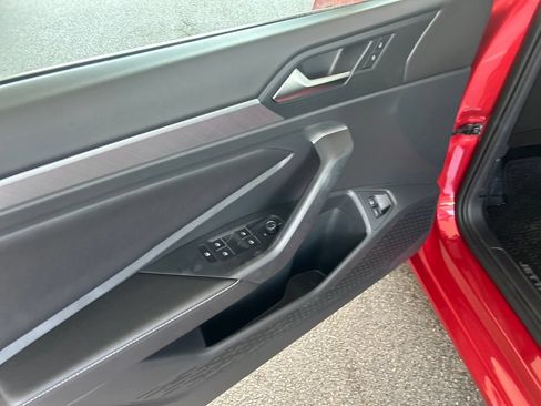 Used 2023 Volkswagen Jetta SE w/ Panoramic Sunroof Package FWD image 12