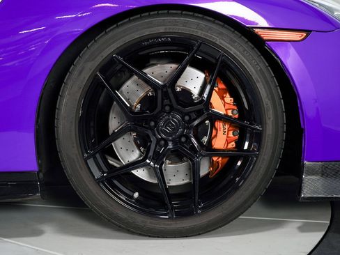 Used 2014 Nissan GT-R Premium image 21