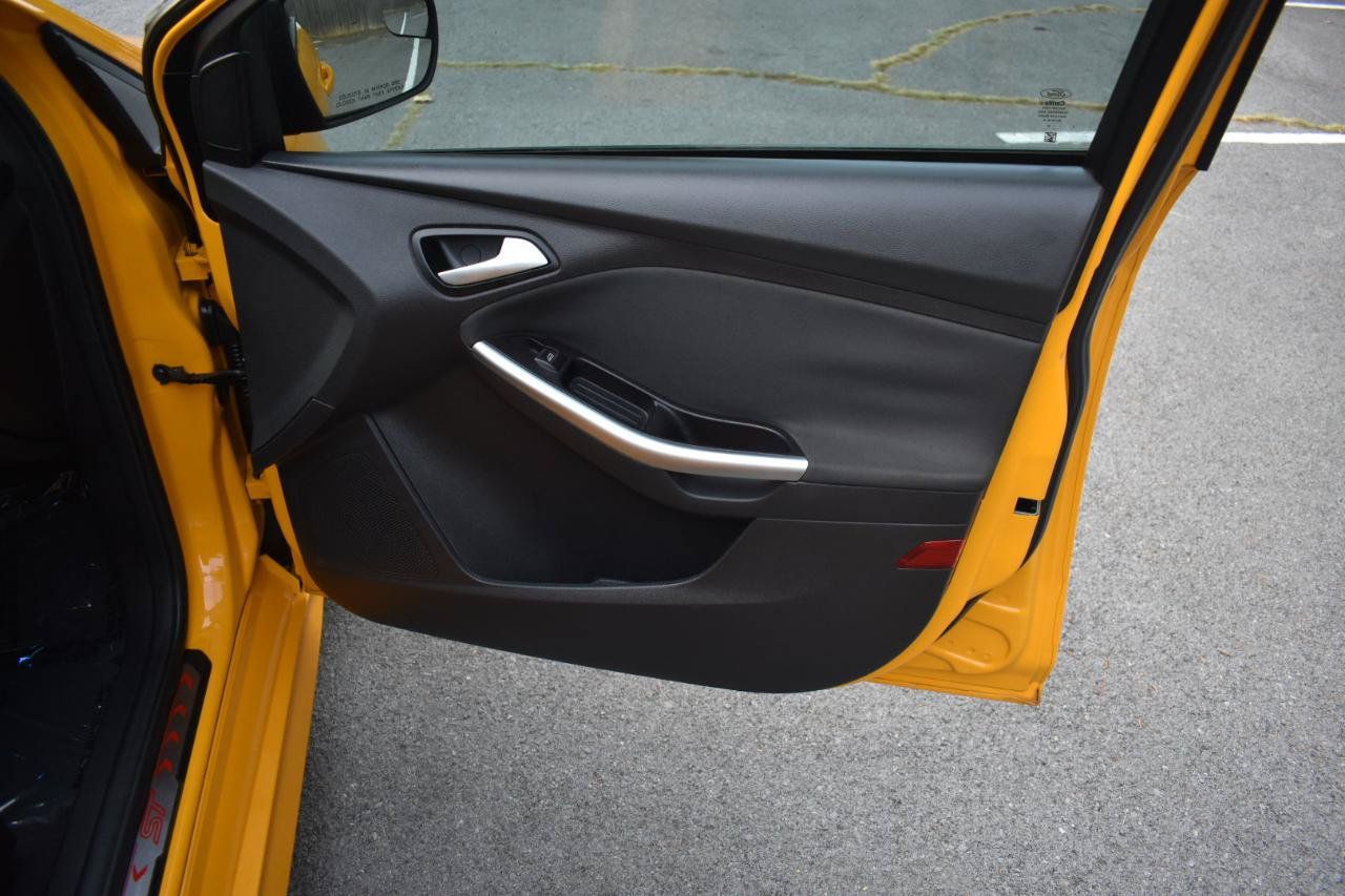 Used 2013 Ford Focus ST FWD image 19