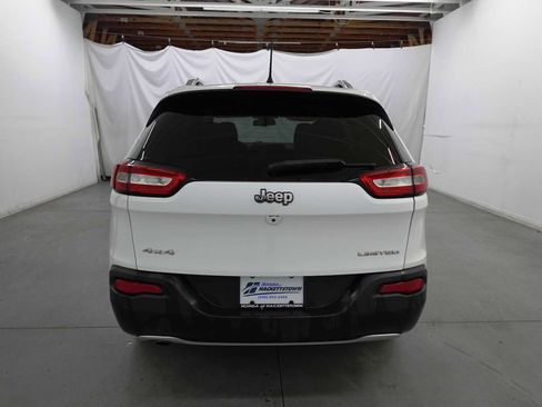 Used 2018 Jeep Cherokee Limited AWD/4WD image 6