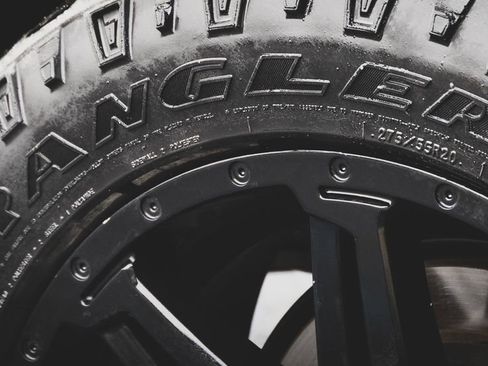 Used 2019 Toyota Tundra SR5 w/ SR5 Upgrade Package image 22