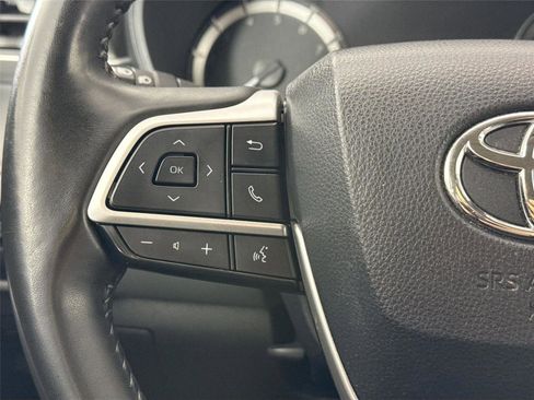 Used 2023 Toyota Highlander LE FWD image 17