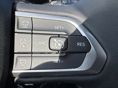Used 2025 Jeep Compass Limited w/ Elite Group AWD/4WD image 22