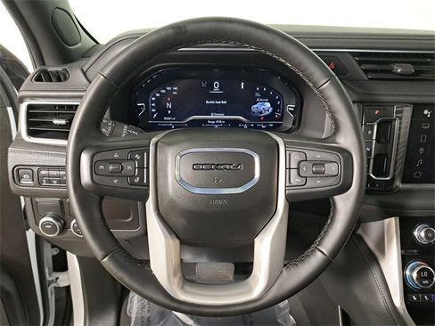 Used 2024 GMC Yukon XL Denali image 27