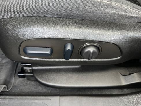 Certified 2023 GMC Acadia SLE w/ Driver Convenience Package image 6