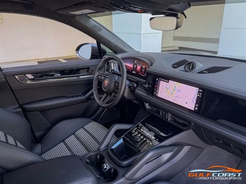Used 2026 Porsche Cayenne GTS image 41