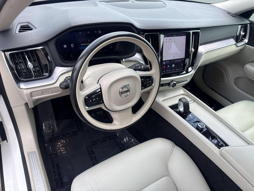 Used 2024 Volvo S60 B5 Core FWD image 11