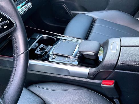 Used 2023 Mercedes-Benz GLB 250 image 16