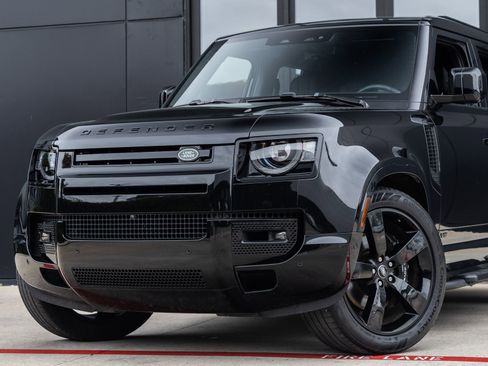 Used 2025 Land Rover Defender 130 V8 AWD/4WD image 3