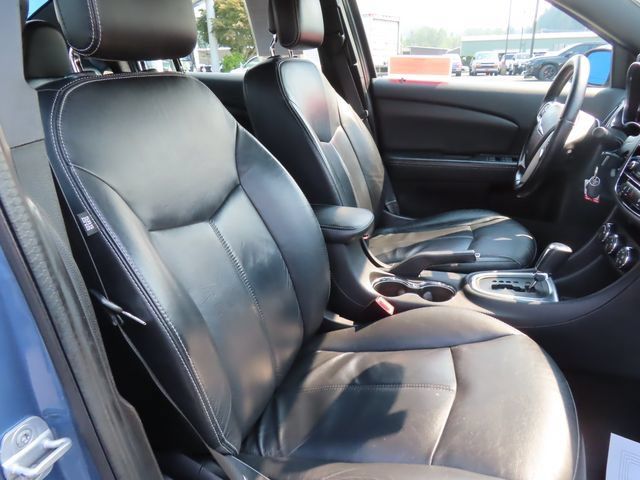 Used 2011 Chrysler 200 Limited FWD image 37