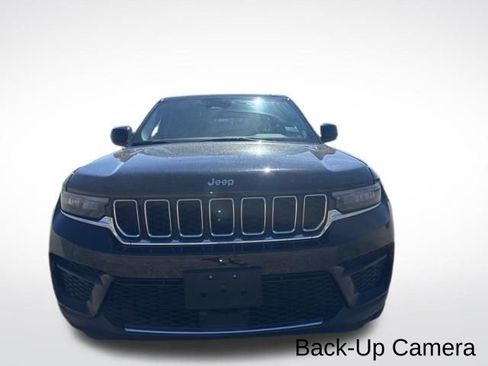 Used 2023 Jeep Grand Cherokee Laredo image 6
