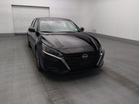 Used 2025 Nissan Altima 2.5 SV FWD image 14