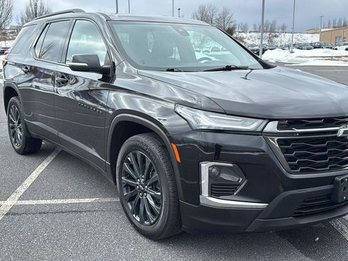 Used 2023 Chevrolet Traverse RS w/ LPO, Cargo Package image 1