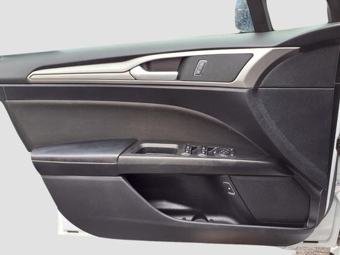 Used 2019 Ford Fusion SE image 27