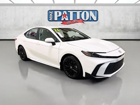 Used 2026 Toyota Camry SE FWD image 1