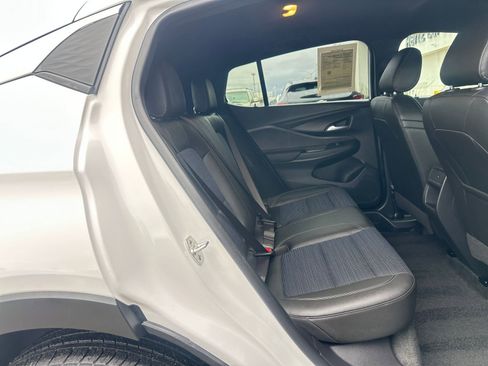 Used 2025 Buick Envista Preferred image 39