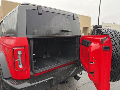 Used 2024 Ford Bronco Badlands image 7