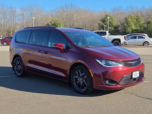Used 2019 Chrysler Pacifica Limited w/ Advanced Safetytec Group image 4