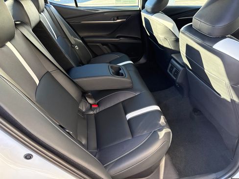 New 2026 Toyota Camry Hybrid FWD image 16