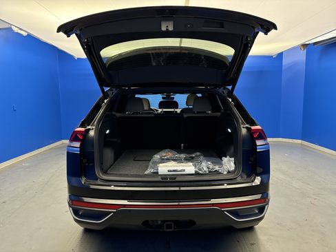 New 2026 Volkswagen Atlas Cross Sport SE image 28