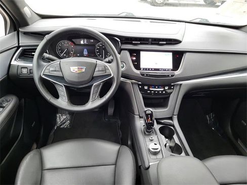 Used 2025 Cadillac XT5 Premium Luxury image 13