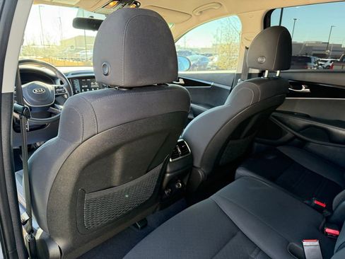 Used 2020 Kia Sorento S image 22