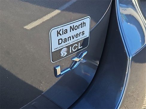 Used 2016 Kia Sedona LX w/ LX Convenience Package image 12