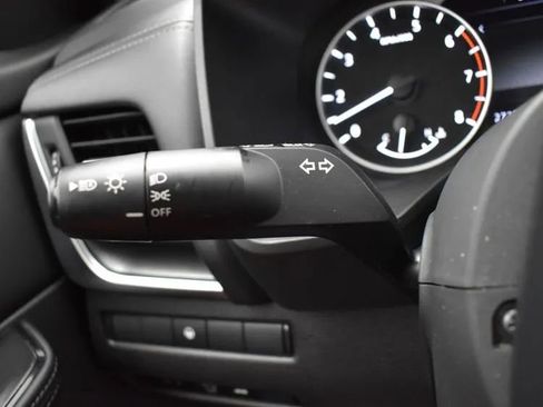 Used 2025 Nissan Rogue SV image 25