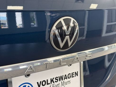 Used 2023 Volkswagen Atlas Cross Sport SE FWD image 33