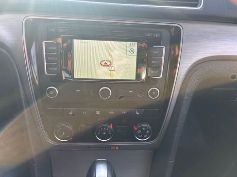 Used 2015 Volkswagen Passat 1.8T SE image 20