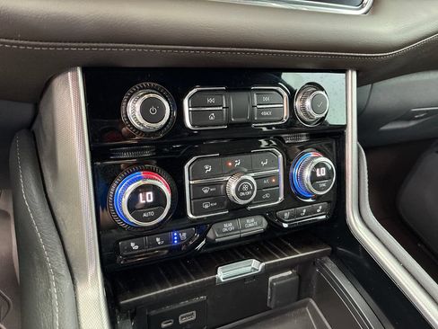 Used 2023 GMC Yukon Denali AWD/4WD image 13