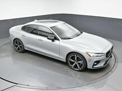 Used 2025 Volvo S60 B5 Plus FWD image 43