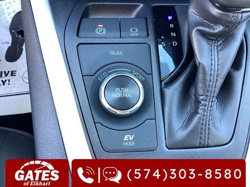 Used 2025 Toyota RAV4 XLE image 28