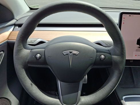 Used 2023 Tesla Model Y Performance AWD/4WD image 16