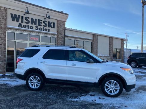Used 2013 Ford Explorer XLT image 2