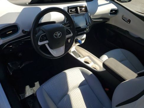 Used 2017 Toyota Prius Four image 12