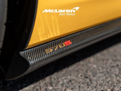 Used 2017 McLaren 570S Coupe RWD image 23