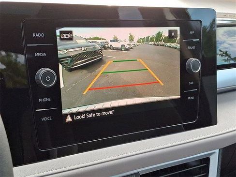 New 2025 Volkswagen Taos SE image 15